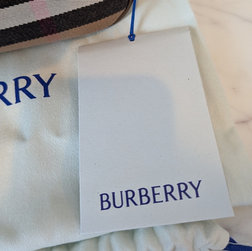 NWT Burberry Camera Bag - Picture 2 of 7